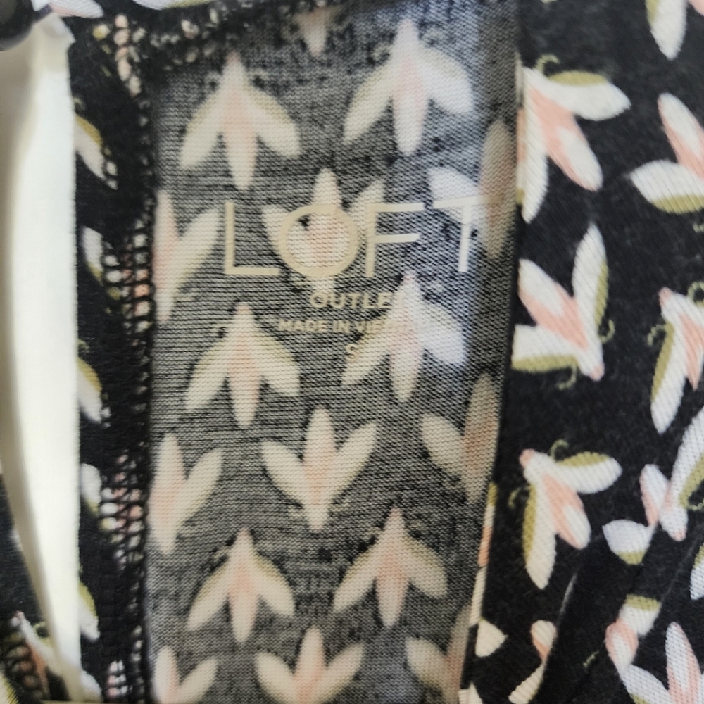 💥3/$30💥 LOFT Sleeveless Blouse - Picture 10 of 10